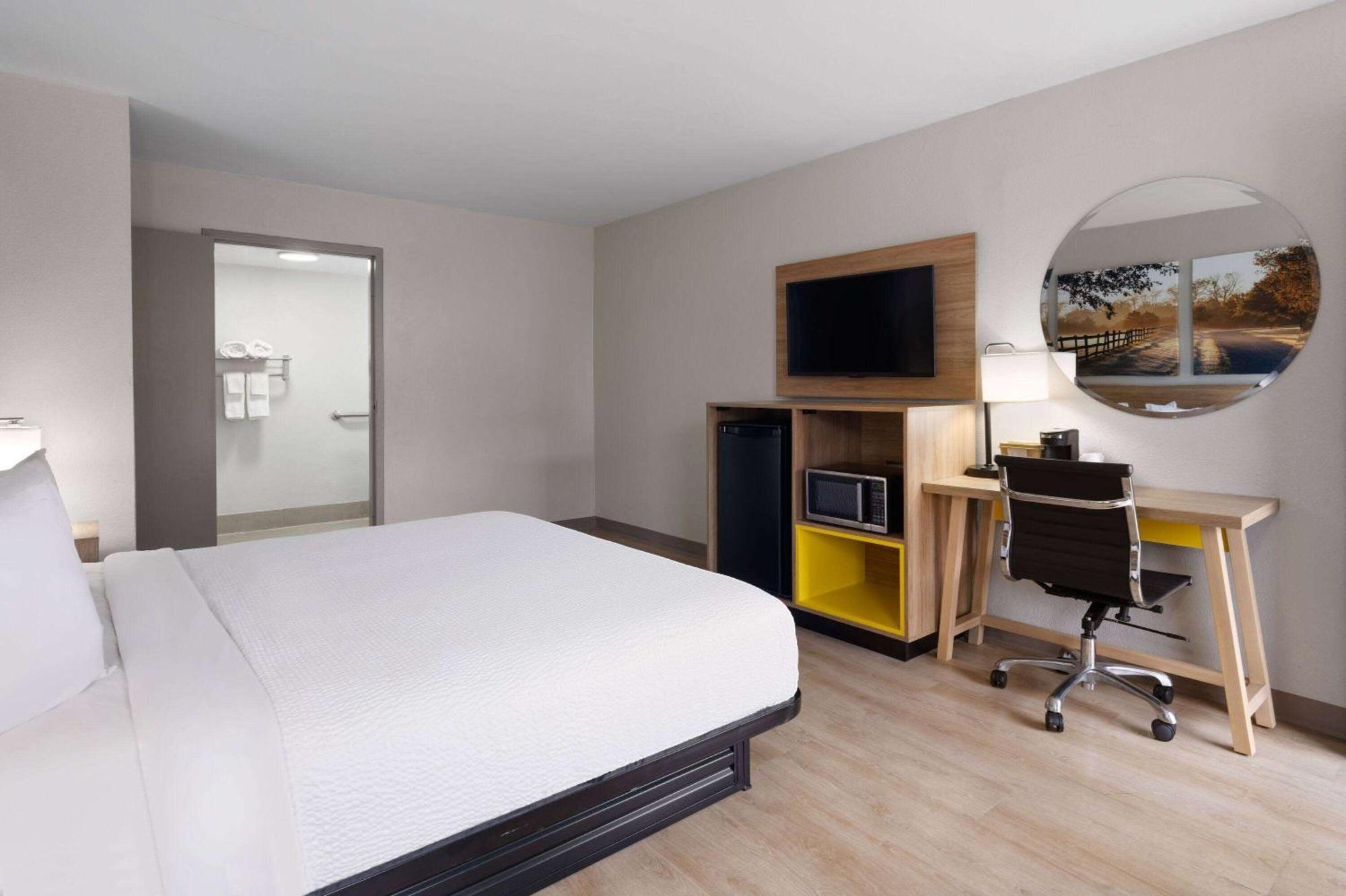 Days-Inn By Wyndham Montgomery I-85 Buitenkant foto