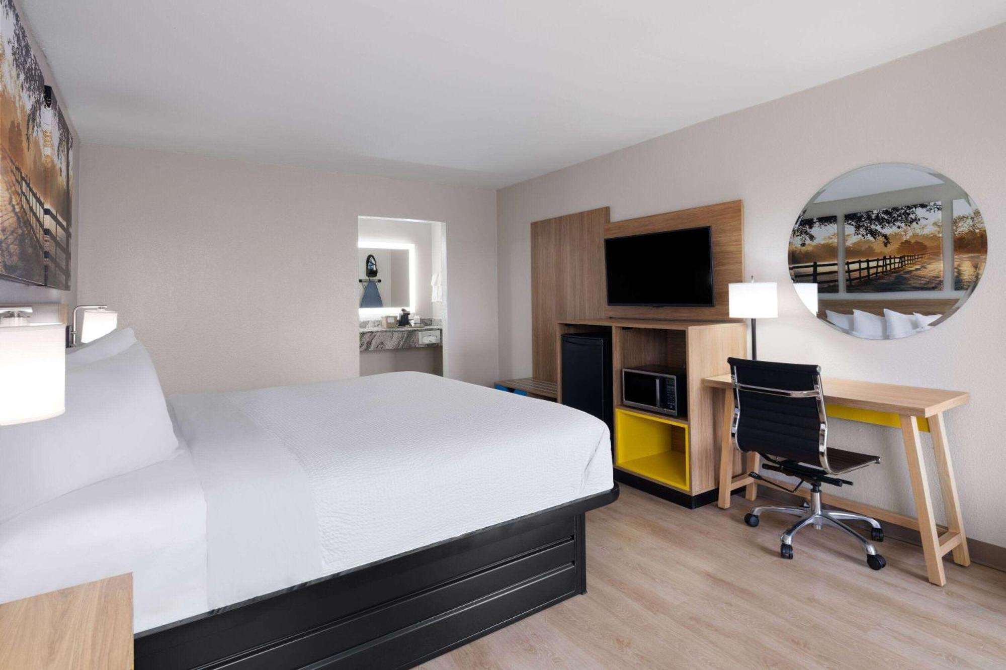 Days-Inn By Wyndham Montgomery I-85 Buitenkant foto