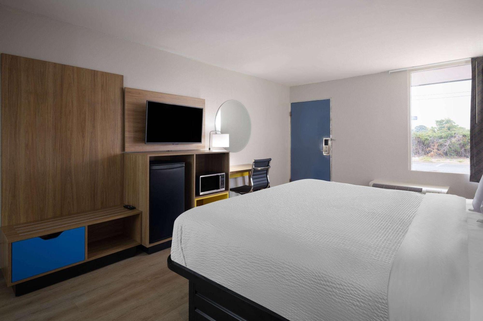 Days-Inn By Wyndham Montgomery I-85 Buitenkant foto
